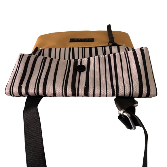 Sherpani Pica RFID MultI Pocket Crossbody Shoulder Bag - Picture 10 of 11